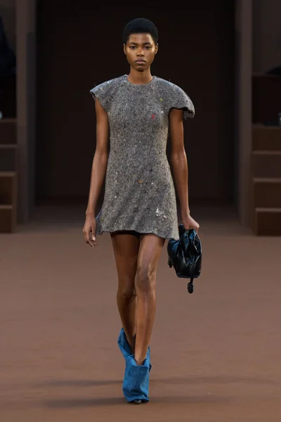 Look 10
